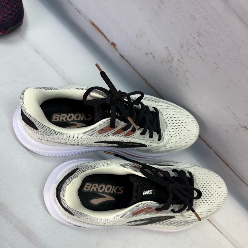 Brooks Ghost 17 Women’s 9.5 D Running Shoes White Black Rose Gold Cushioned NEW - Picture 7 of 14